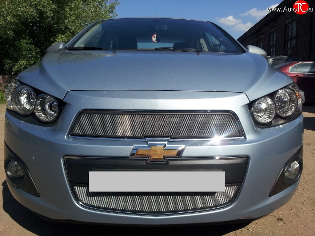 1 539 р. Сетка в решетку радиатора Russtal  Chevrolet Aveo  T300 (2011-2015) седан, хэтчбек (хром)  с доставкой в г. Королёв