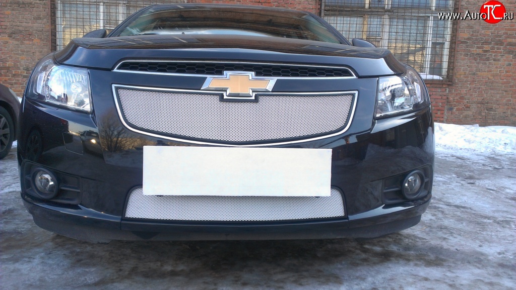 1 559 р. Нижняя сетка на бампер Russtal (хром) Chevrolet Cruze J305 хэтчбек дорестайлинг (2009-2012)  с доставкой в г. Королёв