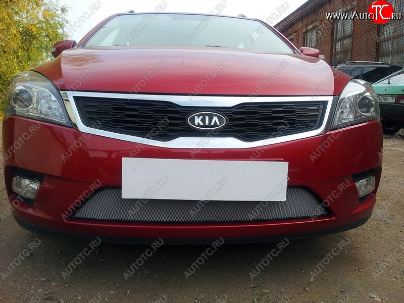 1 539 р. Защитная сетка на бампер Russtal (хром) KIA Ceed 1 ED рестайлинг, хэтчбэк 5 дв. (2010-2012)  с доставкой в г. Королёв