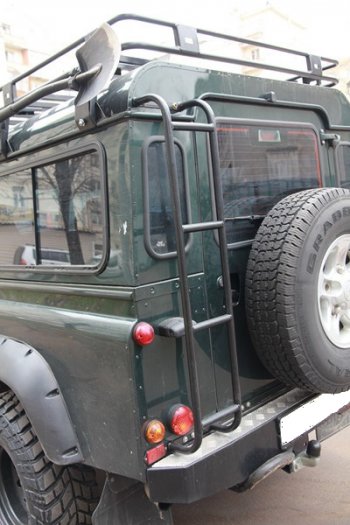 6 499 р. Лестница на крышу РИФ Land Rover Defender 90 1 L316 рестайлинг 3дв. (2007-2016)  с доставкой в г. Королёв. Увеличить фотографию 2