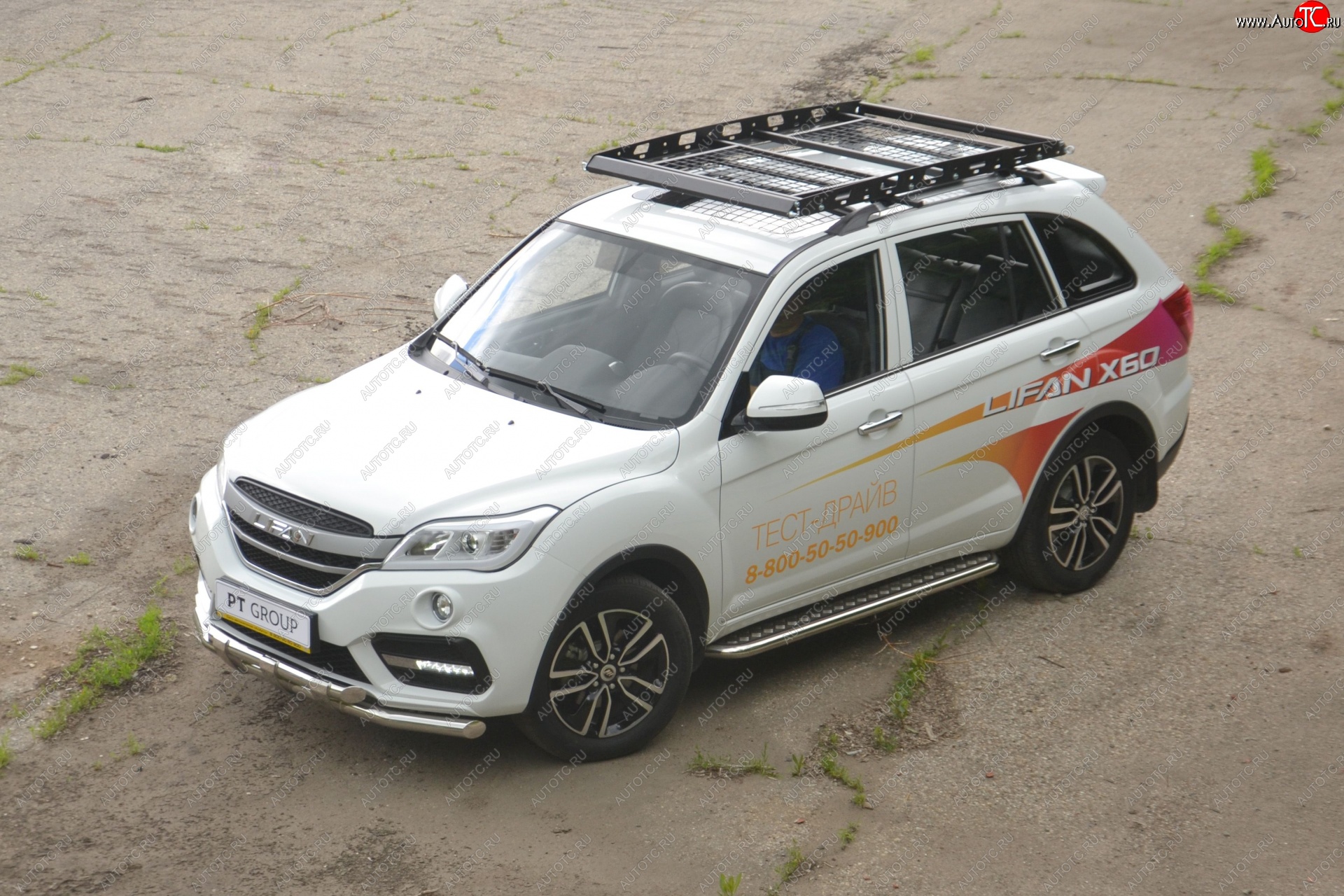 25 999 р. Порожки для ног из трубы Ø51 с алюминиевой площадкой Petroil Tuning Lifan X60 2-ой рестайлинг (2016-2025) (Нержавеющая полированная сталь)  с доставкой в г. Королёв