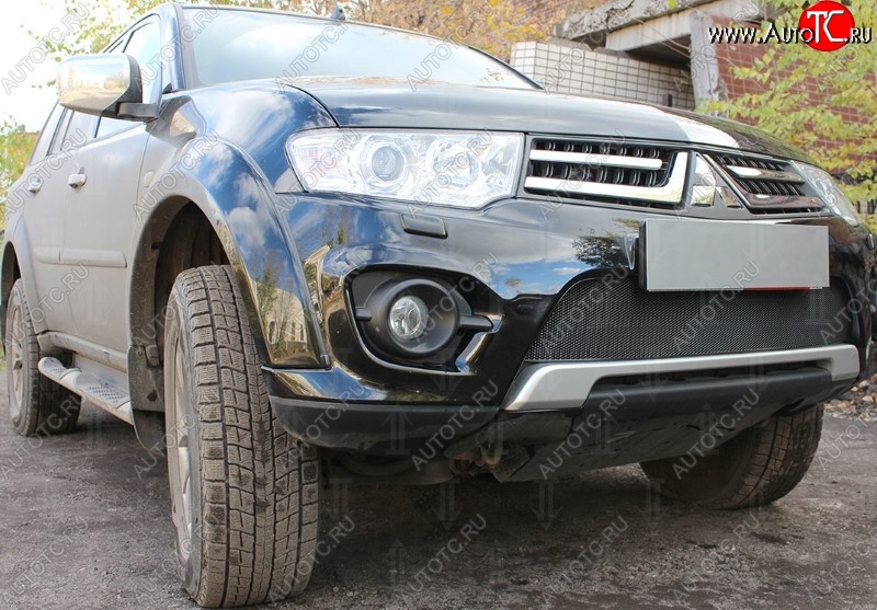 1 469 р. Защитная сетка на бампер (рестайлинг) Russtal (черная) Mitsubishi L200 5 KK,KL дорестайлинг (2015-2019)  с доставкой в г. Королёв