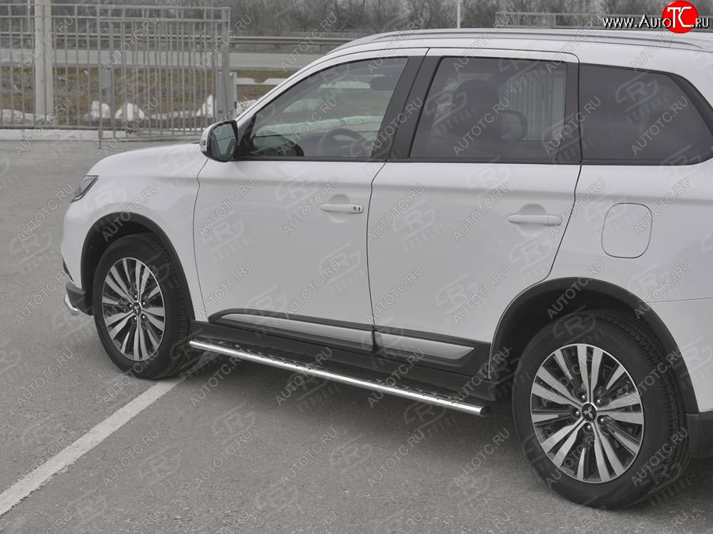 21 749 р. Защита порогов (Ø75x42 мм с проступью, нержавейка) Russtal Mitsubishi Outlander GF 3-ий рестайлинг (2018-2022)  с доставкой в г. Королёв