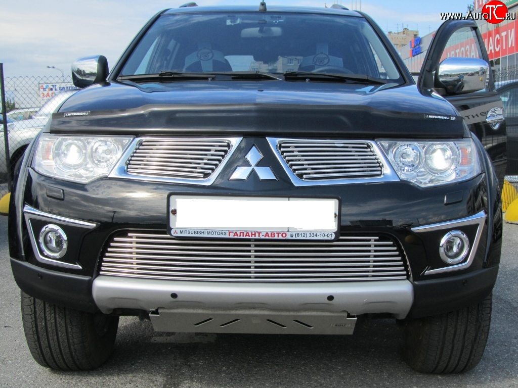 6 399 р. Декоративная вставка воздухозаборника Berkut Mitsubishi Pajero Sport PB дорестайлинг (2008-2013)  с доставкой в г. Королёв