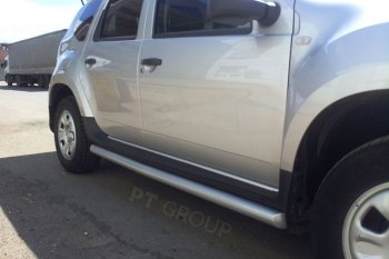 7 249 р. Защита порогов вогнутая из трубы Ø63 Petroil Tuning Renault Duster HS дорестайлинг (2010-2015) (Серебристый (Искра) ППК)  с доставкой в г. Королёв. Увеличить фотографию 2