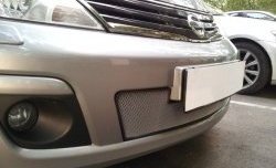 Сетка на бампер Russtal (хром) Nissan Tiida 1 седан C11 рестайлинг (2010-2014)