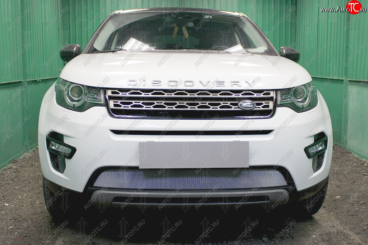 3 999 р. Защитная сетка в бампер (низ, ячейка 3х7 мм) Alfeco Стандарт Land Rover Discovery Sport L550 дорестайлинг (2014-2019) (Хром)  с доставкой в г. Королёв