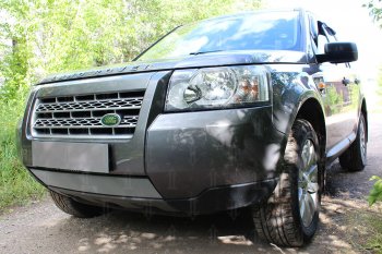 3 999 р. Защитная сетка в бампер (низ, ячейка 3х7 мм) Alfeco Стандарт Land Rover Freelander L359 дорестайлинг (2006-2010) (Хром)  с доставкой в г. Королёв. Увеличить фотографию 3