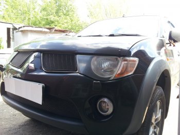 3 169 р. Защитная сетка в бампер (низ, ячейка 3х7 мм) Alfeco Стандарт Mitsubishi L200 4  дорестайлинг (2006-2014) (Чёрная)  с доставкой в г. Королёв. Увеличить фотографию 2