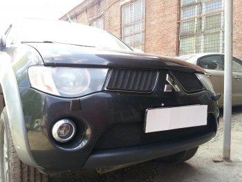 3 169 р. Защитная сетка в бампер (низ, ячейка 3х7 мм) Alfeco Стандарт Mitsubishi L200 4  дорестайлинг (2006-2014) (Чёрная)  с доставкой в г. Королёв. Увеличить фотографию 3