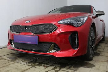 5 999 р. Защитная сетка в бампер (верх, ячейка 4х10 мм) Alfeco Премиум KIA Stinger (2017-2024) (Чёрная)  с доставкой в г. Королёв. Увеличить фотографию 2