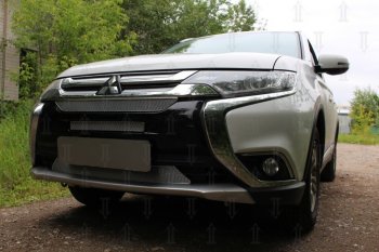 8 999 р. Защитная сетка в бампер (3 части, ячейка 4х10 мм) Alfeco Премиум Mitsubishi Outlander GF 2-ой рестайлинг (2015-2018) (Хром)  с доставкой в г. Королёв. Увеличить фотографию 3