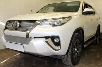 5 249 р. Защитная сетка в бампер (низ, ячейка 4х10 мм) Стрелка11 Премиум Toyota Fortuner AN160 дорестайлинг (2015-2020) (Хром)  с доставкой в г. Королёв. Увеличить фотографию 4