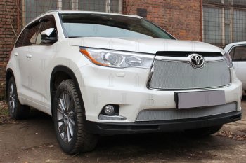 4 199 р. Защитная сетка в бампер (низ, ячейка 4х10 мм) Стрелка11 Премиум Toyota Highlander XU50 дорестайлинг (2013-2017) (Хром)  с доставкой в г. Королёв. Увеличить фотографию 2