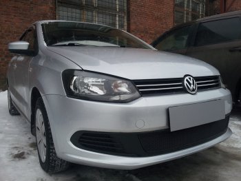 4 199 р. Защитная сетка в бампер (низ, ячейка 4х10 мм) Стрелка11 Премиум Volkswagen Polo 5 седан дорестайлинг (2009-2015) (Чёрная)  с доставкой в г. Королёв. Увеличить фотографию 2