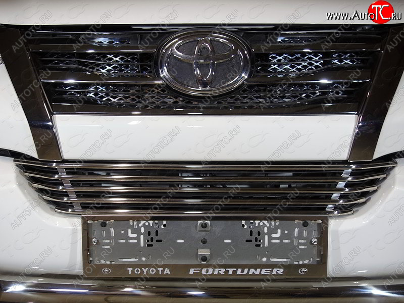 6 099 р. Нижняя декоративная вставка в бампер ТСС Тюнинг  Toyota Fortuner  AN160 (2015-2020) дорестайлинг (d 12 мм)  с доставкой в г. Королёв