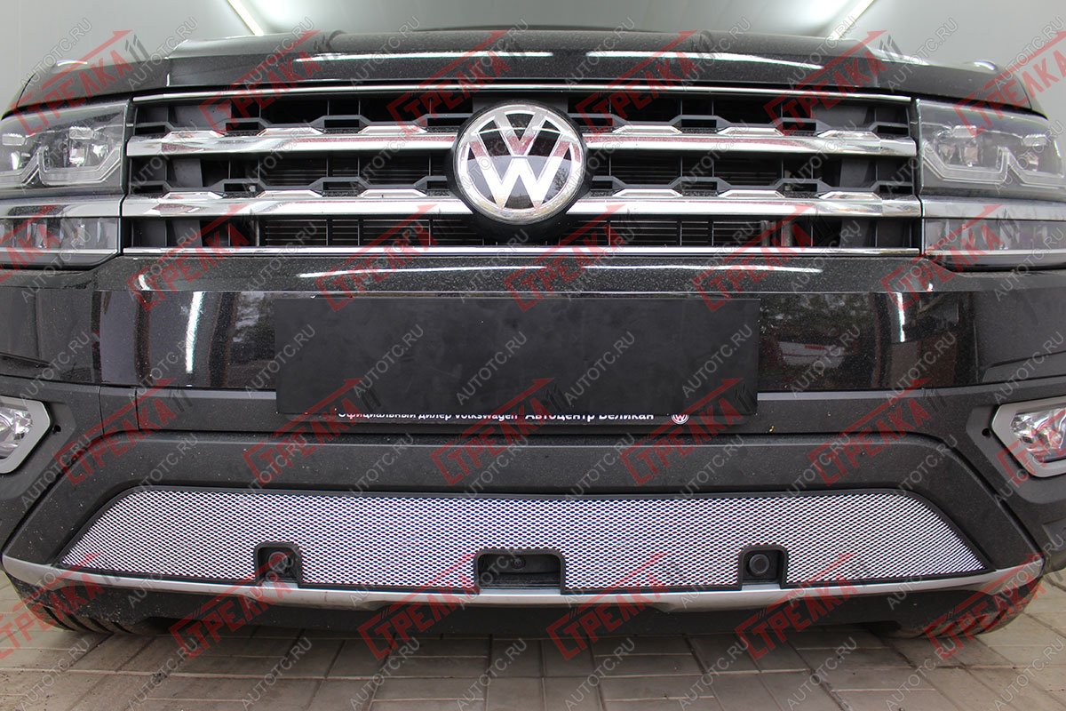 4 289 р.  Защита радиатора (низ с камерой и парктроником)  Volkswagen Teramont  CA1 (2016-2020) дорестайлинг (хром)  с доставкой в г. Королёв