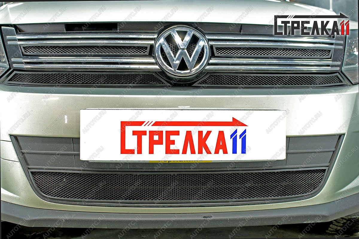 5 749 р. Защита радиатора (верх 4 части) Стрелка11 Стандарт Volkswagen Tiguan NF рестайлинг (2011-2017) (черная)  с доставкой в г. Королёв