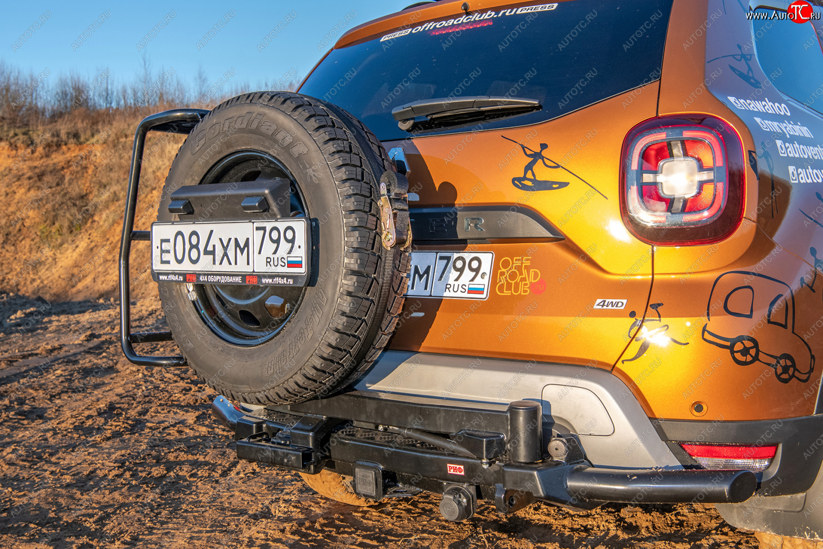 76 999 р. Бампер силовой задний РИФ Renault Duster HS рестайлинг (2015-2021) (С квадратом под фаркоп, калиткой и подсветкой номера)  с доставкой в г. Королёв