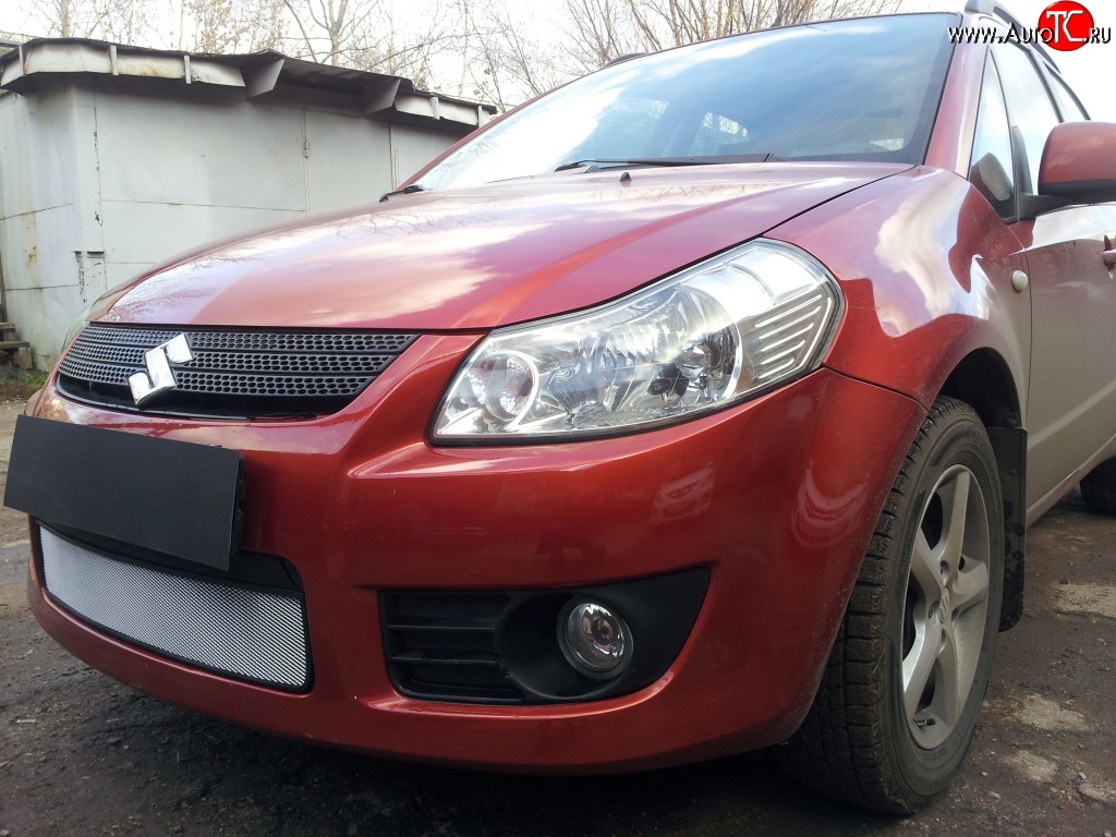 1 539 р. Сетка на бампер (хетчбек) Russtal (хром) Suzuki SX4 GYA,GYB  рестайлинг, хэтчбэк (2010-2016)  с доставкой в г. Королёв