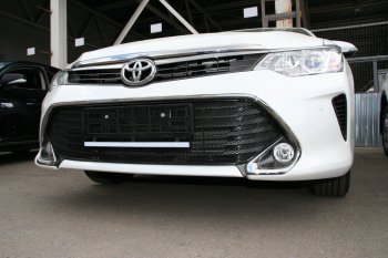 689 р. Сетка на бампер внешняя Arbori Toyota Camry XV55 1-ый рестайлинг (2014-2017) (Черная 15 мм)  с доставкой в г. Королёв. Увеличить фотографию 2