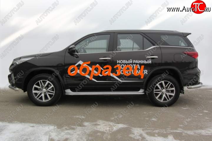 12 199 р. Защита порогов (Ø42 мм, окрашенная) Slitkoff Toyota Fortuner AN160 рестайлинг (2020-2024) (Цвет: серебристый)  с доставкой в г. Королёв