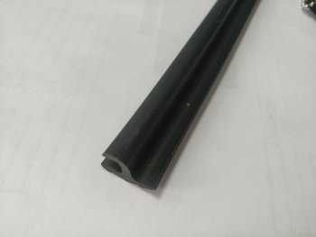 299 р. Универсальный уплотнитель FlexLine (16 mm U-LIP с хром полосой, 1 погонный метр) Nissan Cefiro A32 (1994-1998)  с доставкой в г. Королёв. Увеличить фотографию 3